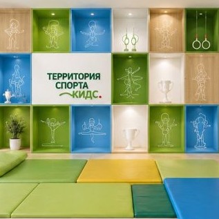 Стена с нишами и наградами